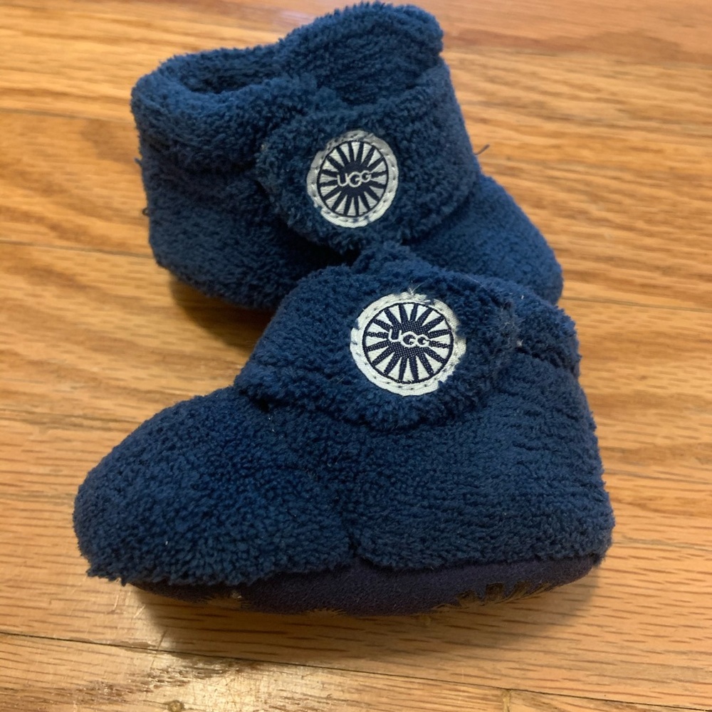 NWT- UGG crib shoe - Never Worn